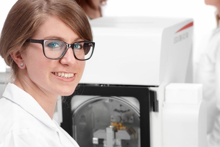 EM ACE600 carbon, e-beam, and sputter coater with cryo transfer dock.